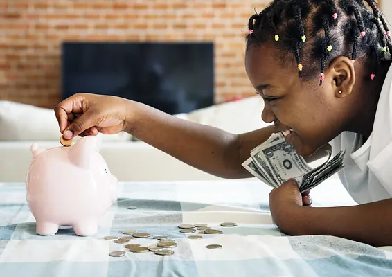 Enseigner l'argent aux enfants : Gains numériques vs physiques pour les tâches ménagères